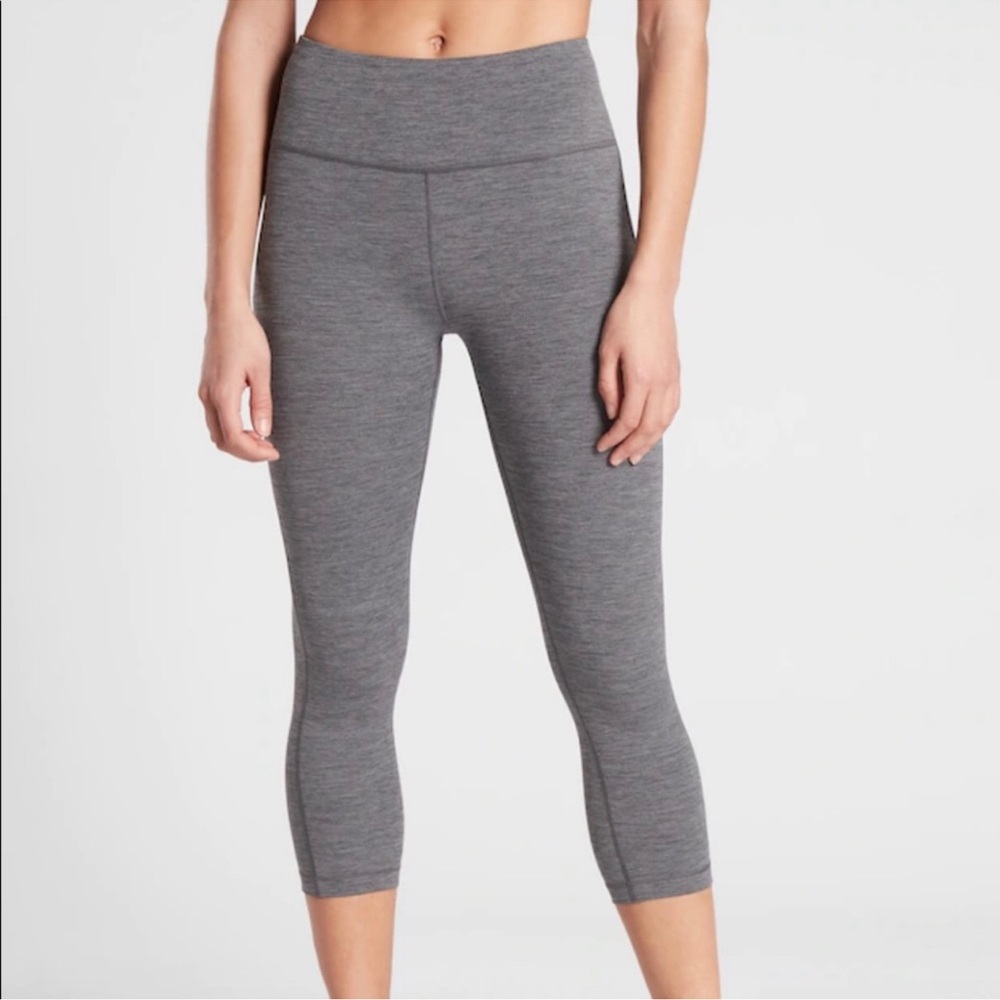 Athleta ultimate stash pocket Capri gray